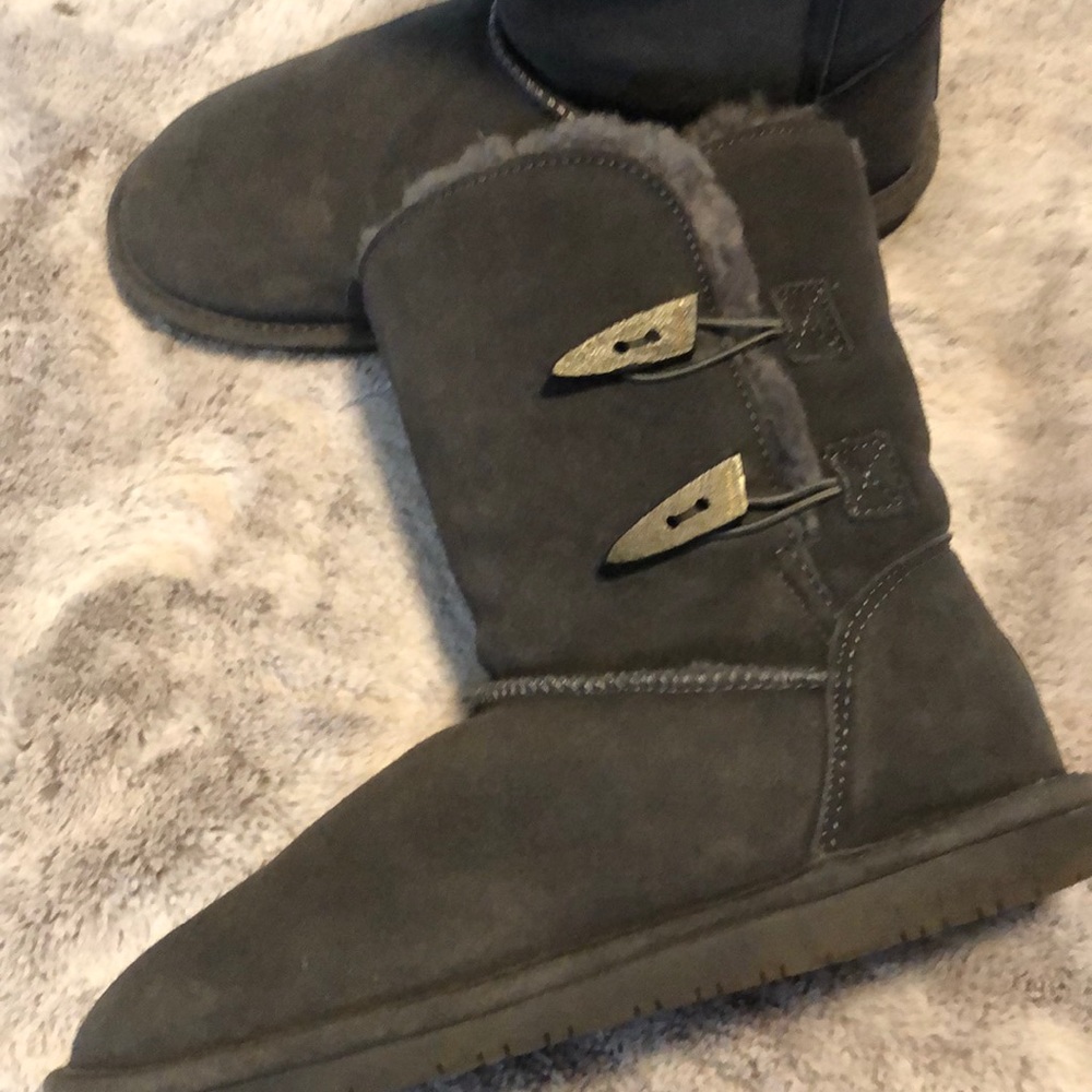 Gray Bearpaw boots❤️
